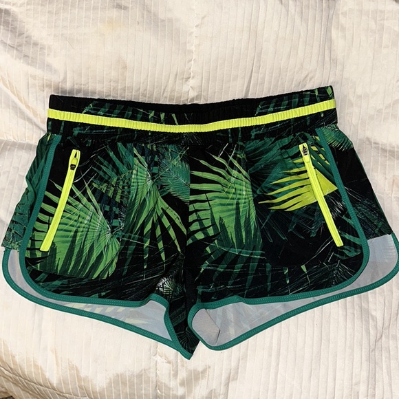 Fabletics 3pc Kate Hudson Covershoot Jungle Theme Set Top & bottoms 🤩 HL - Picture 16 of 17